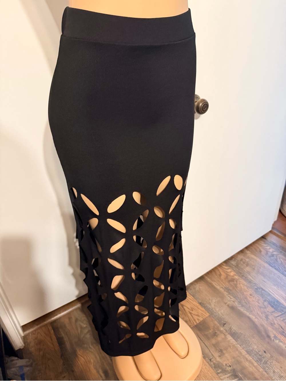SHEIN Black Cutout Maxi Skirt with Geometric Panels - Picture 4 of 6